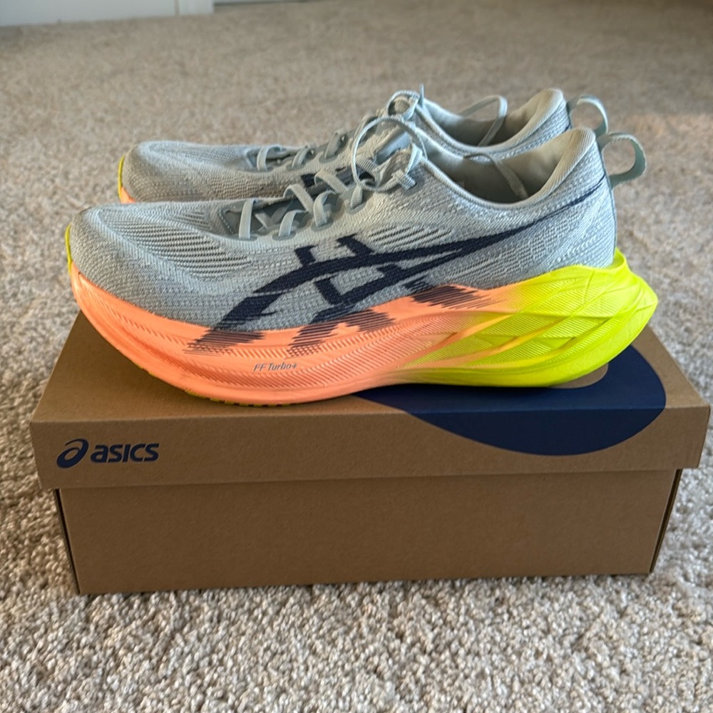 ASICS Superblast 2 Paris Men’s Size 11 Cool Grey/Safety Yellow (Lightly Used)